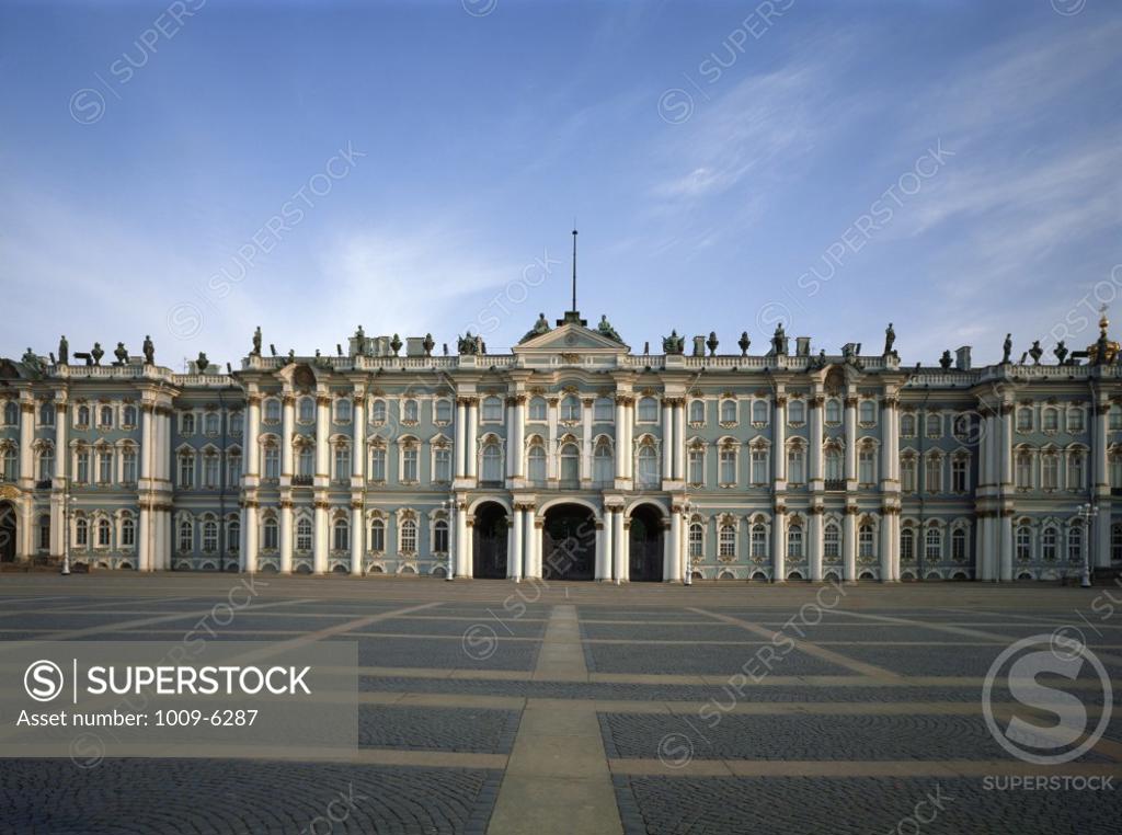 Stock Photo: 1009-6287 Russia, St Petersburg, Winter Palace, Facade of palace