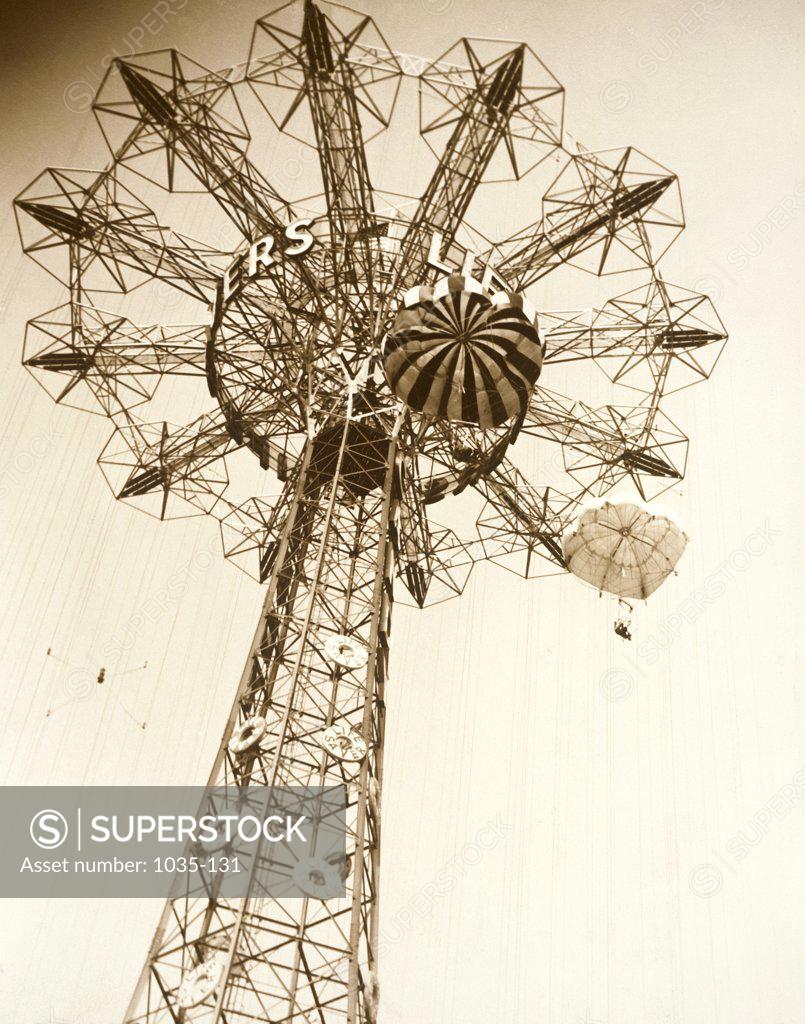 Stock Photo: 1035-131 Lifesavers Parachute Tower Worlds Fair 1939 New York City USA