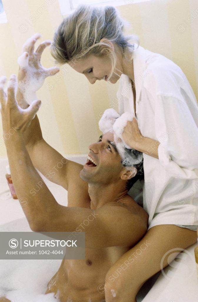 Stock Photo: 1042-4044 Young couple taking a bath together in a bathtub