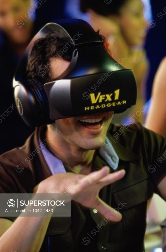 Stock Photo: 1042-4433 Young man wearing a virtual reality headset