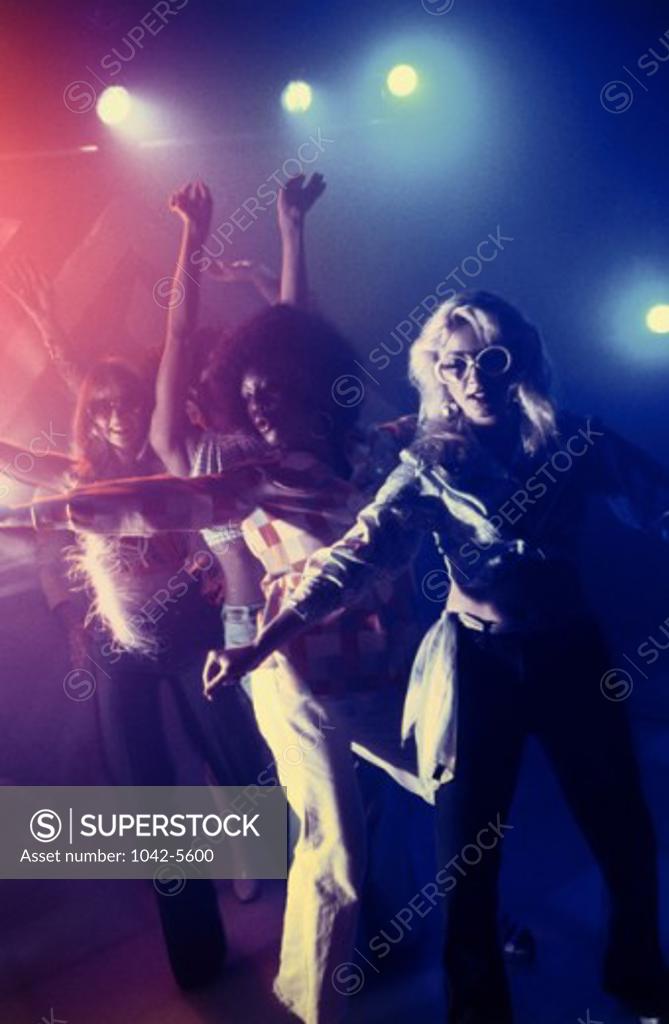 Stock Photo: 1042-5600 Teenagers dancing at a nightclub