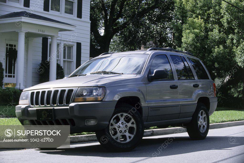 Stock Photo: 1042-6270D Car parked in front of a house, Jeep Grand Cherokee, Laredo, Texas, USA