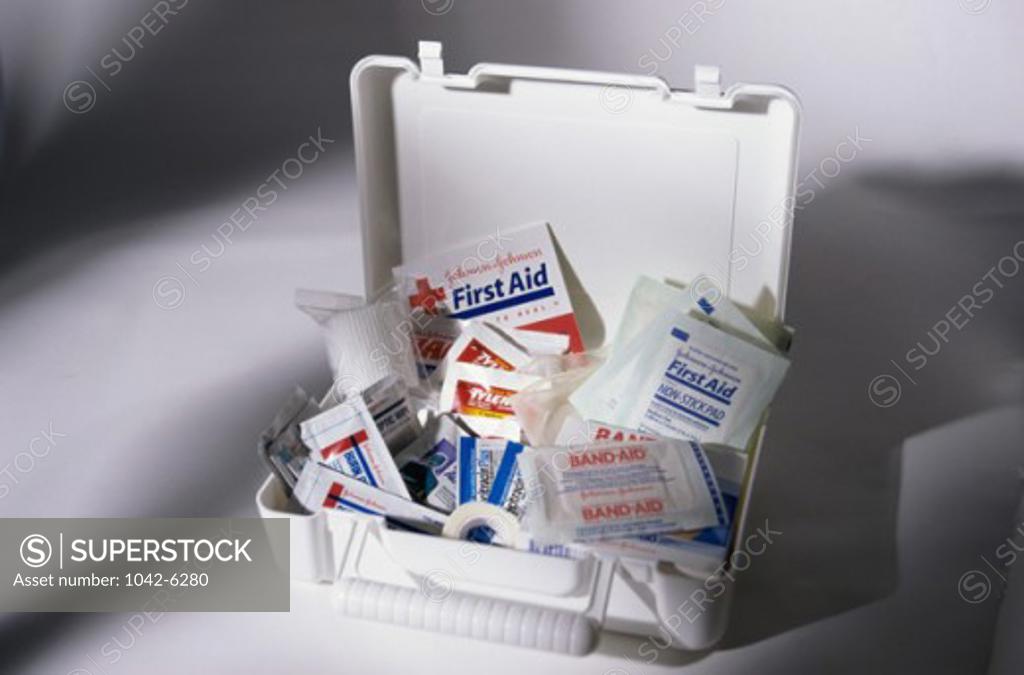 Stock Photo: 1042-6280 Close-up of a first aid kit