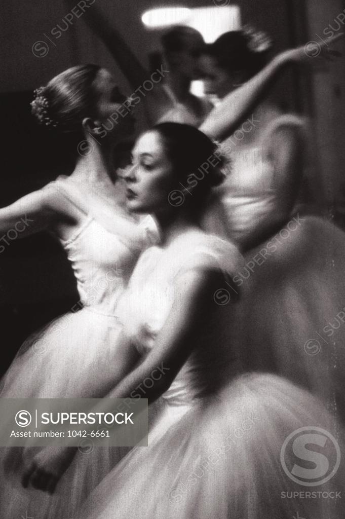 Stock Photo: 1042-6661 Ballet dancers performing