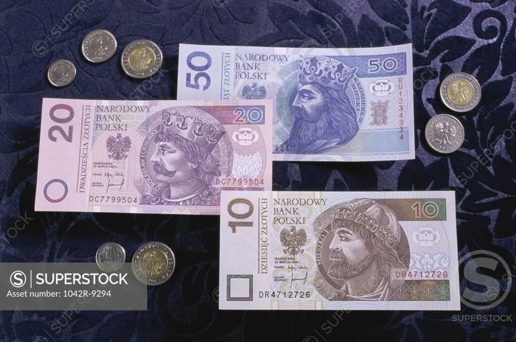 Stock Photo: 1042R-9294 Zloty banknotes and coins