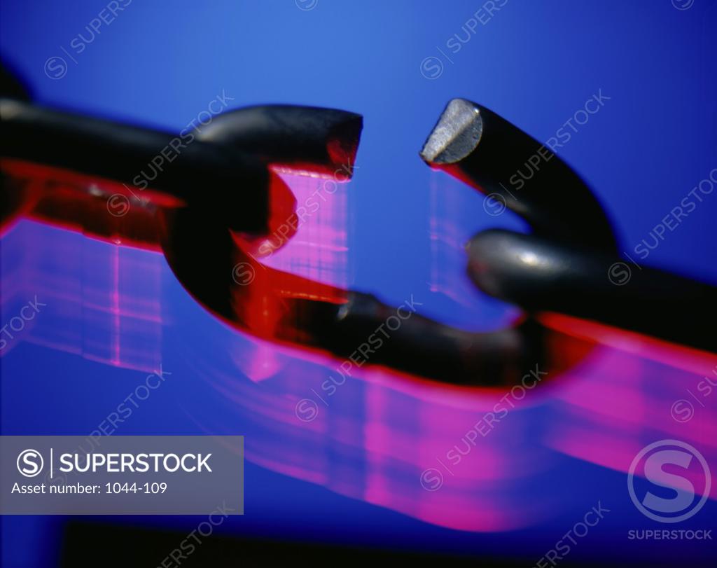 Stock Photo: 1044-109 Close-up of the broken link of a chain