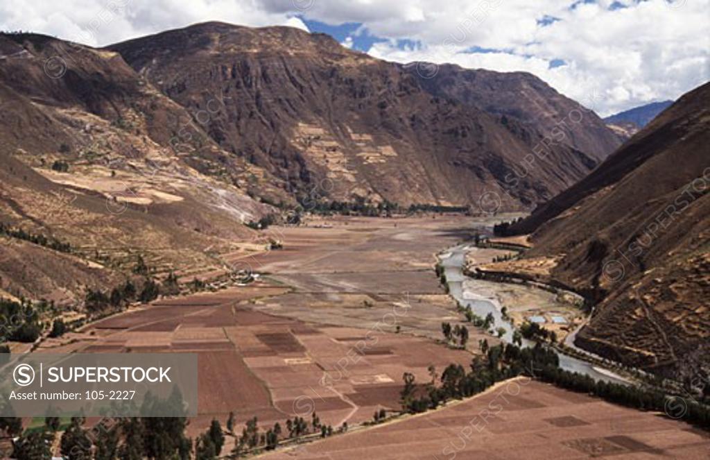 Stock Photo: 105-2227 High angle view of a valley, Urubamba Valley, Peru