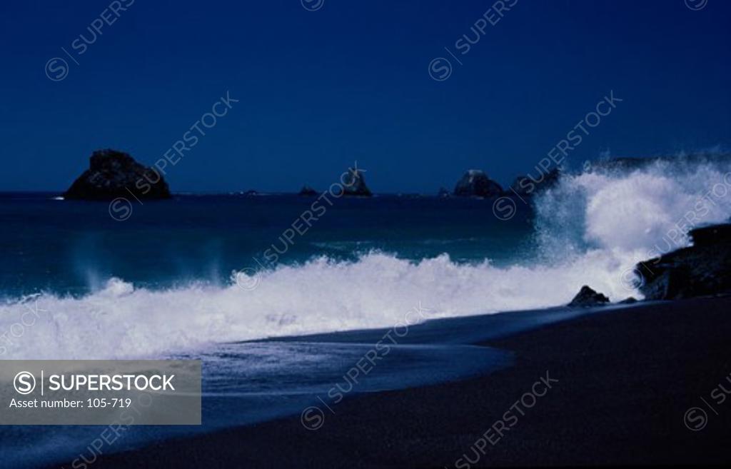 Stock Photo: 105-719 Waves crashing on the beach