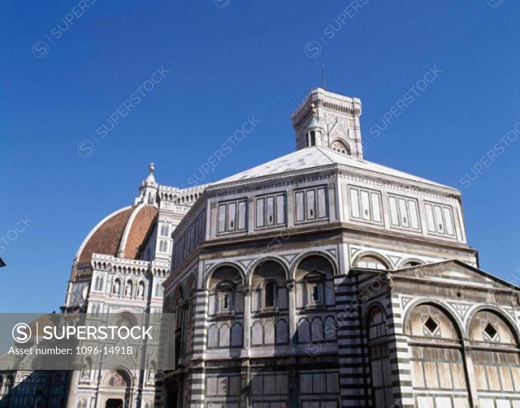 Stock Photo: 1096-1491B Low angle view of a cathedral, Duomo, Florence, Italy