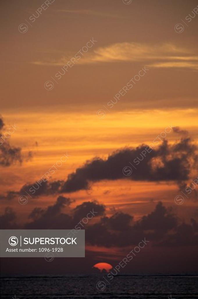 Stock Photo: 1096-1928 Clouds in the sky during sunset