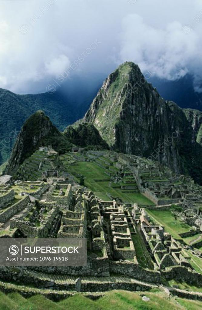 Stock Photo: 1096-1991B High angle view of ancient ruins, Machu Picchu (Incan), Peru