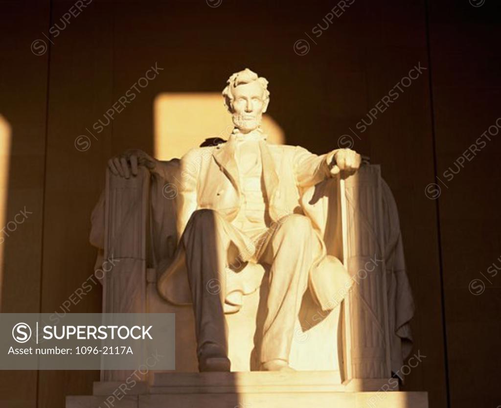 Stock Photo: 1096-2117A Close-up of the Lincoln Memorial, Washington, D.C., USA