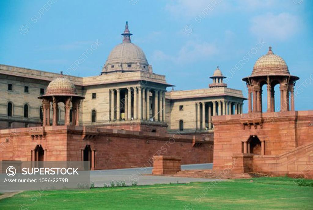 Stock Photo: 1096-2279B Lawn in front of a government building, New Delhi, India