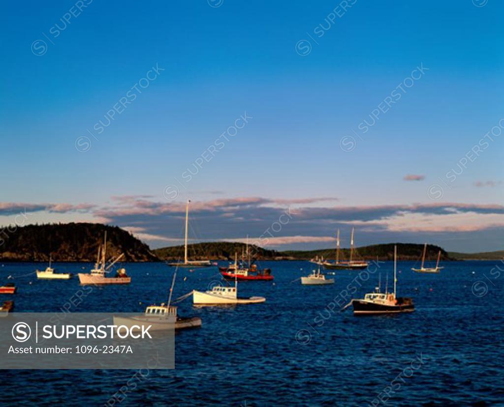 Stock Photo: 1096-2347A Boats in a harbor