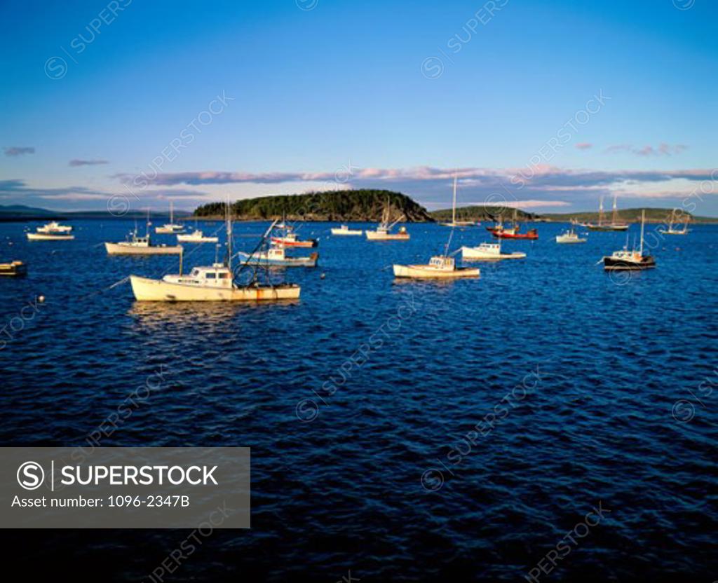 Stock Photo: 1096-2347B Boats in a harbor