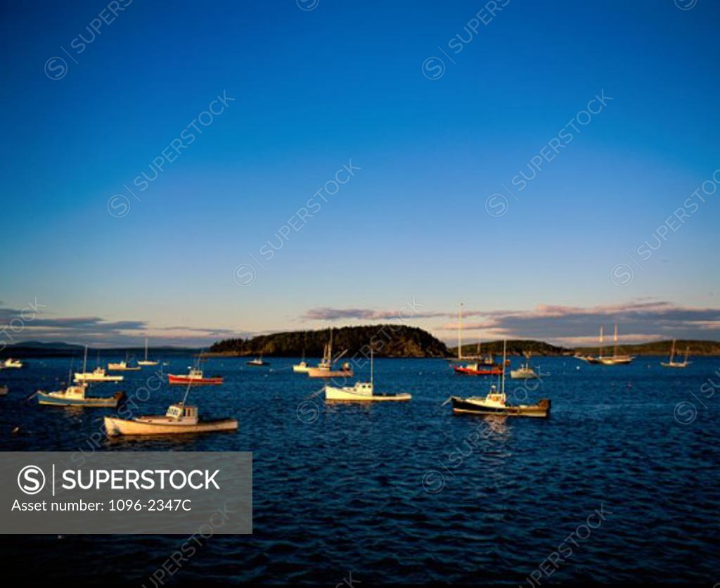 Stock Photo: 1096-2347C Boats in a harbor
