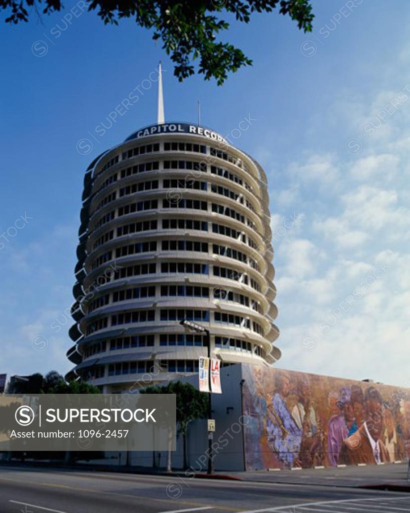 Stock Photo: 1096-2457 Low angle view of the Capitol Records Building, Hollywood, Los Angeles, California, USA