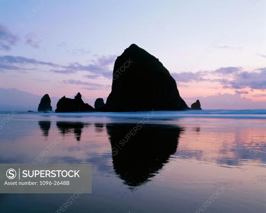 Stock Photo: 1096-2648B Haystack Rock at Cannon Beach, Oregon, USA
