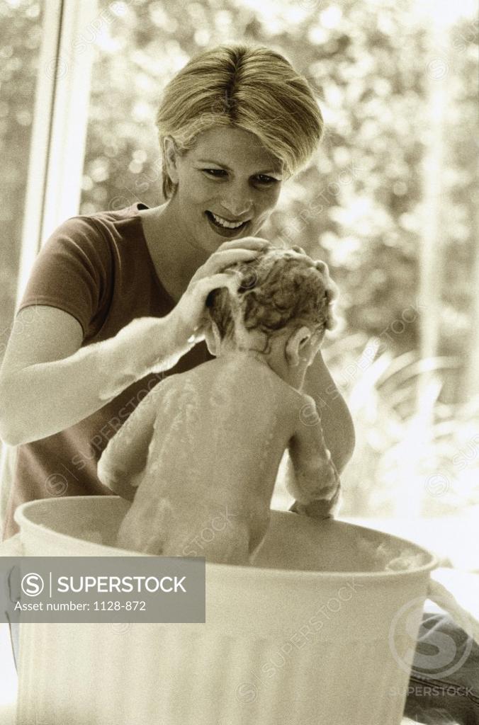 Stock Photo: 1128-872 Mother bathing baby boy in bathtub