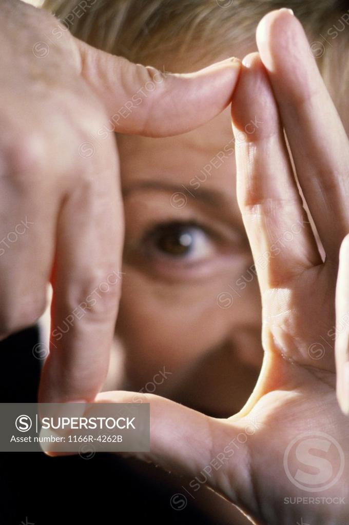 Stock Photo: 1166R-4262B Close-up of a young woman making a frame with her hands