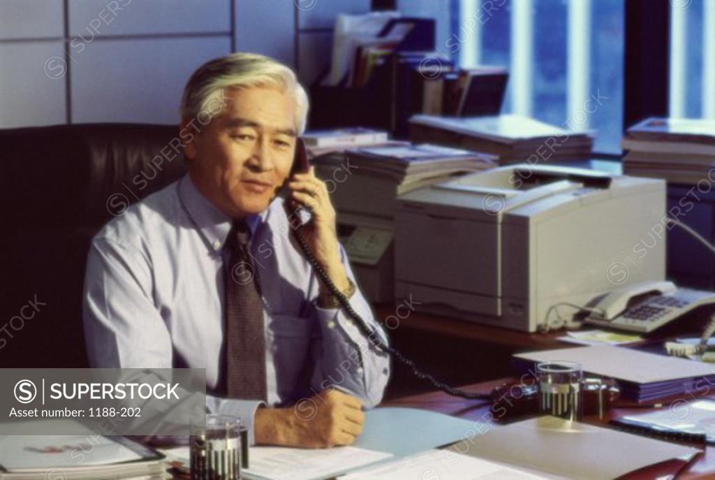 Stock Photo: 1188-202 Businessman talking on the telephone