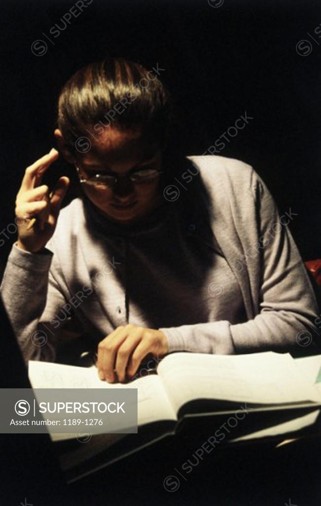 Stock Photo: 1189-1276 High angle view of a teenage girl reading a book
