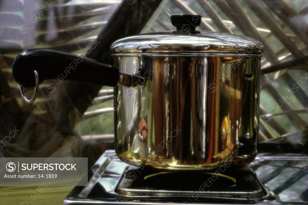 Stock Photo: 14-1819 Cooking pan on a stove