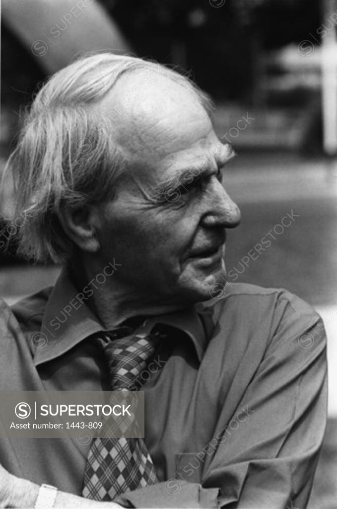 Stock Photo: 1443-809 Henry Moore (1898-1986) Artist Unknown Photograph