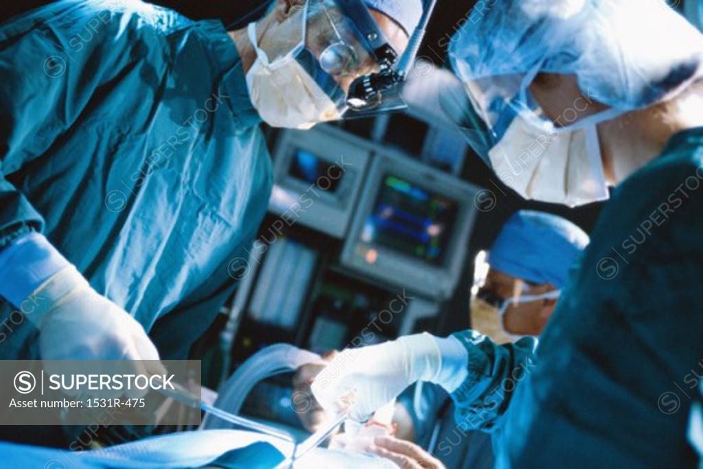 Stock Photo: 1531R-475 Surgeons operating in an operating room