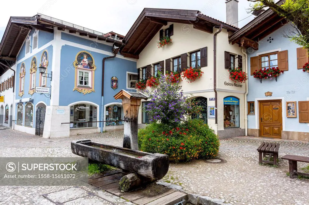 colourful houses with Lüftlmalerei, Mittenwald, Werdenfelser Land, Upper Bavaria, Bavaria, Germany, Europe