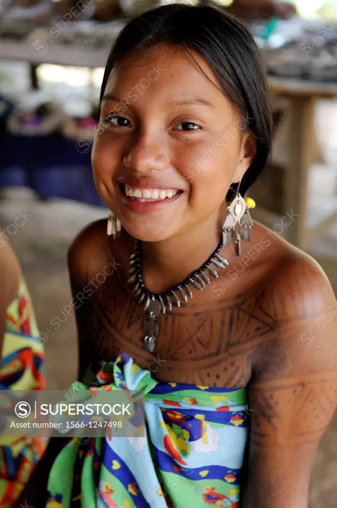 Esilda, young teenager of Embera native community living by the Chagres ...