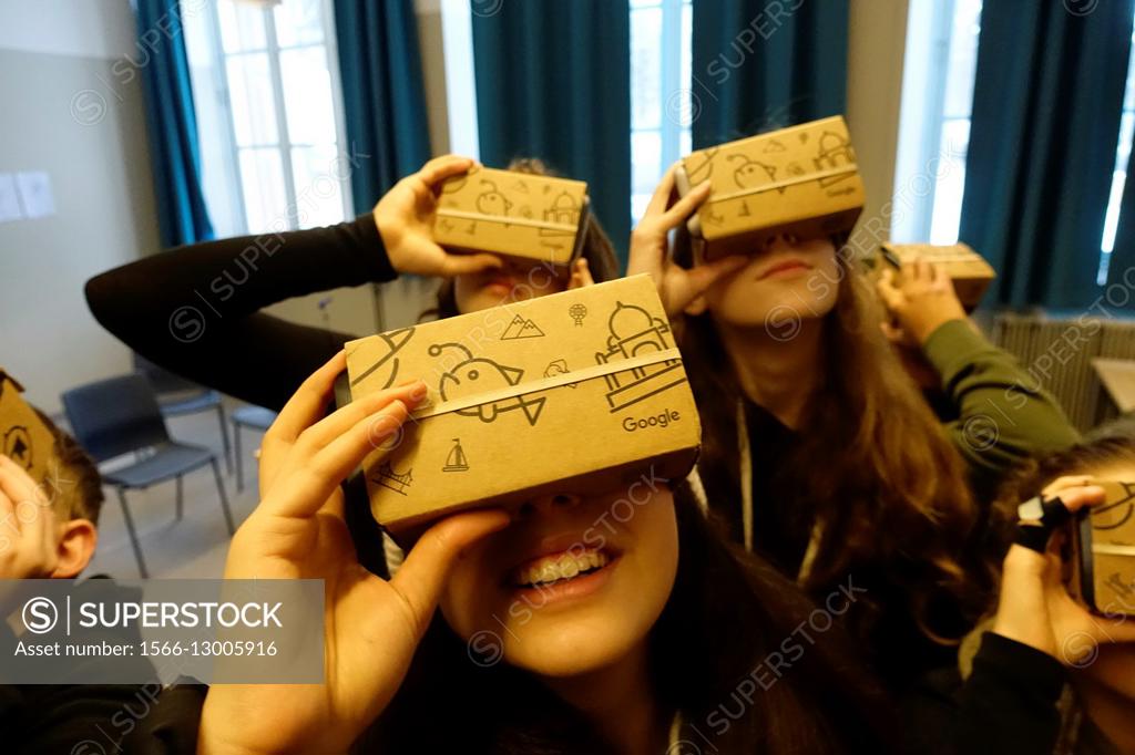 Stock Photo: 1566-13005916 STOCKHOLM, SWEDEN Class 8A at the Blommenbergsskolan school in Gröndal gets a hands on demonstration of Google Glasses, a 3 D Virtual Reality (VR) hea...