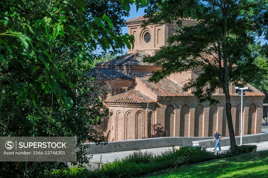 Salamanca, Iglesia de Santiago del Arrabal. mudejar, brick, church,  romanesque and baroque, XIIth and XVIIth centuries, UNESCO World Heritage,  Castill... - SuperStock