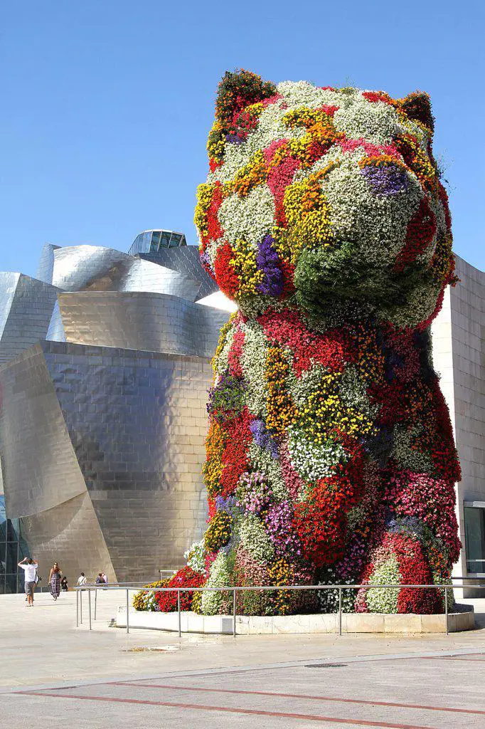 Puppy´ statue by Jeff Koons, Guggenheim Museum, Bilbao, Basque Country Spain