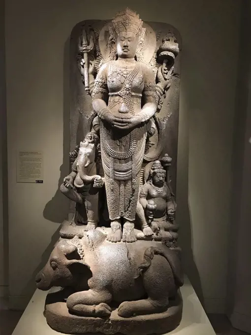 Queen. Indonesia. Metropolitan Museum of Art. New York City, USA.