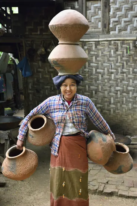 Myanmar, Mingun surroundings, Shwebo pottery village, Potter at work.