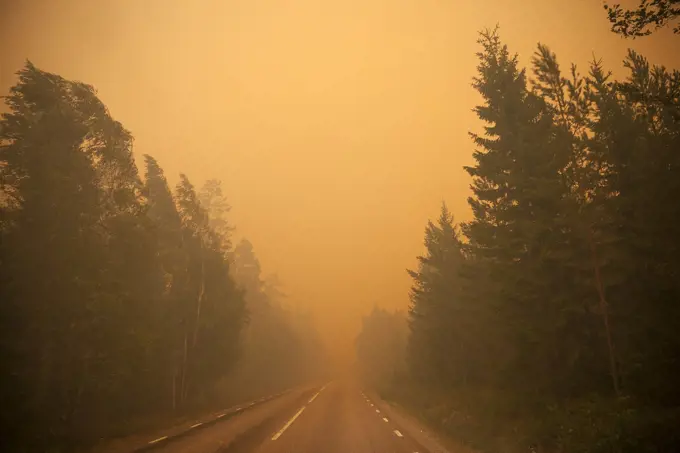 Fire smoke from the forest fire in 2014 in northern Västrmanland is approaching Ängelsberg.