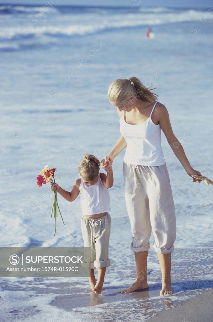 Stock Photo: 1574R-01590C Mother and daughter walking on the beach
