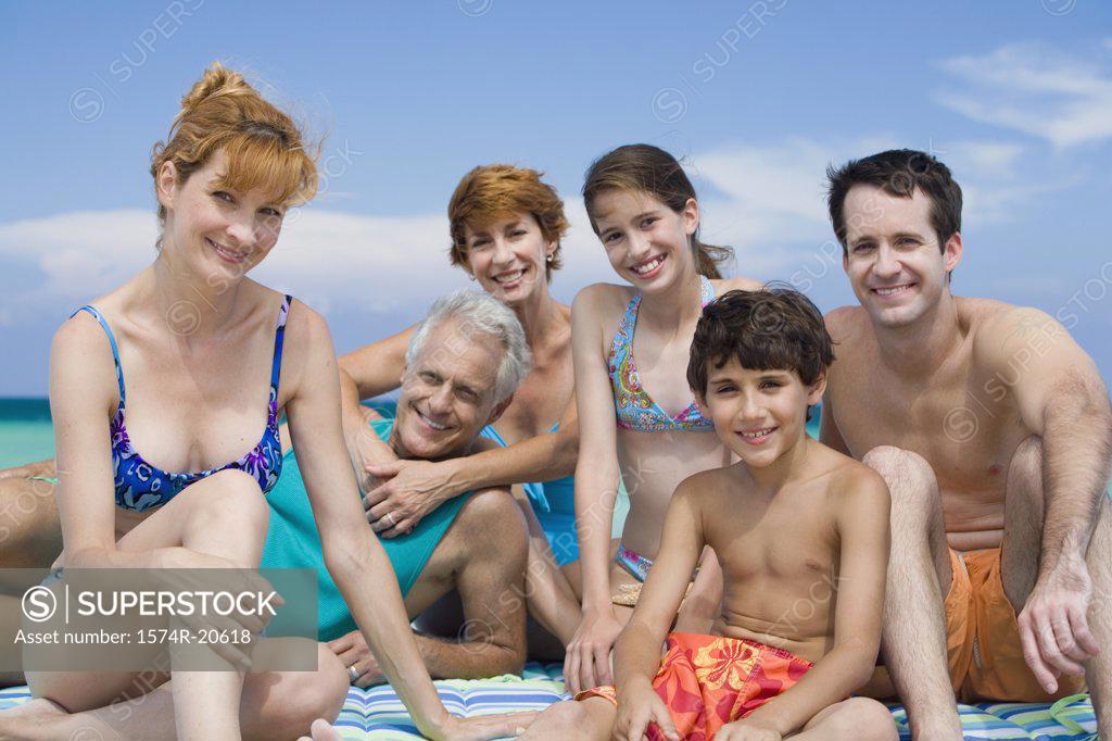 Stock Photo: 1574R-20618 Front view of a family smiling