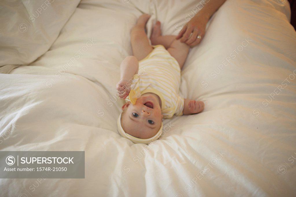 Stock Photo: 1574R-21050 Baby boy lying on the bed