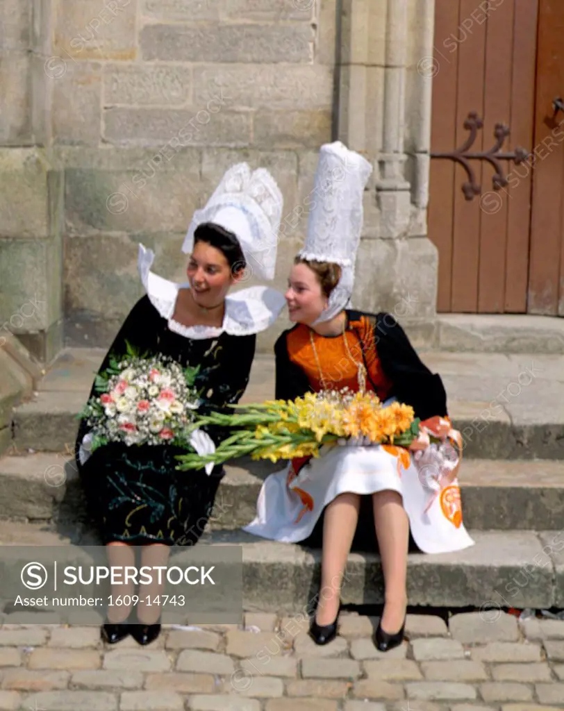 Breton Traditional Dress / Girls in Traditional Costume wearing Lace ...