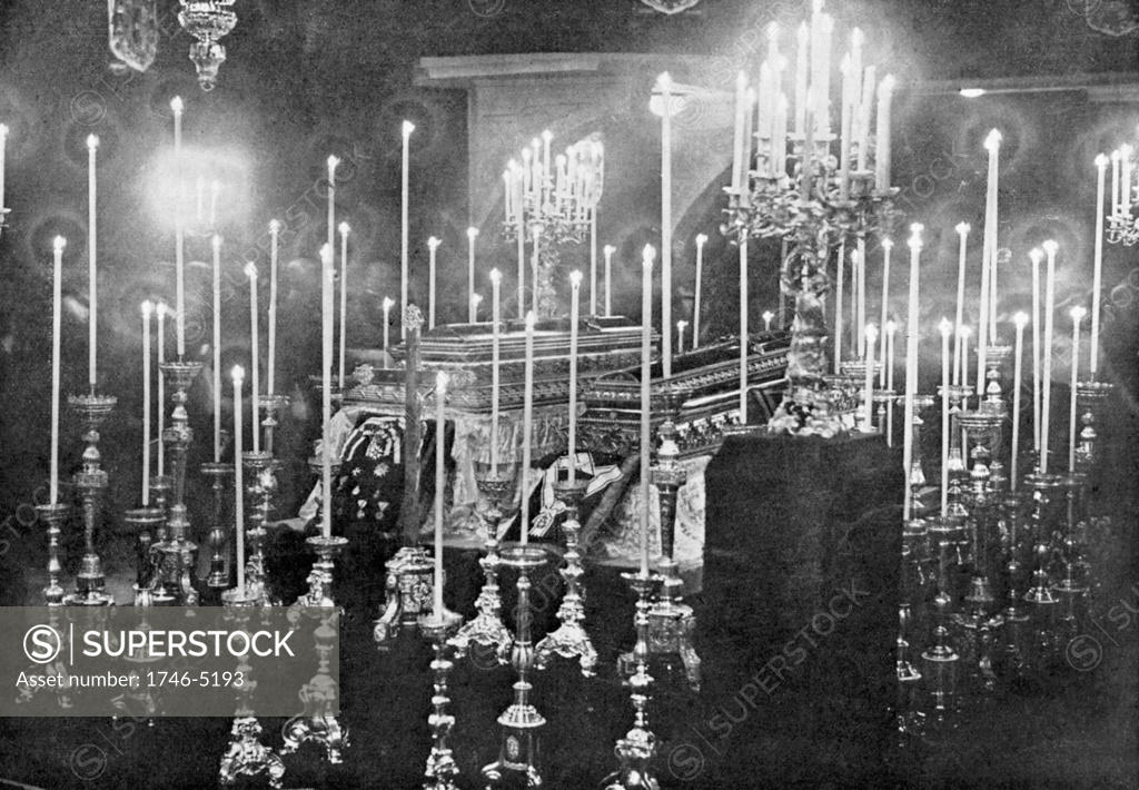 Stock Photo: 1746-5193 Assassination of Archduke Francis Ferdinand (Franz Ferdinand) 1863-1914, heir to the Austrian throne, at Sarajevo 28 June 1914. The coffins of Franz Ferdinand and Archduchess Sophie lying in state.
