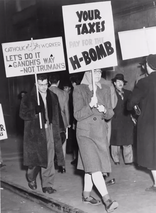 American protesters picketing against the use of tax dollars for the development of nuclear weapons]. Photo by Fred Palumbo. 1950