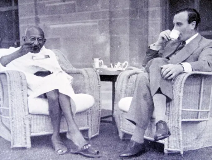 Breakfast meeting between Mahatma Gandhi and Viceroy of India, Lord Mountbatten 1947