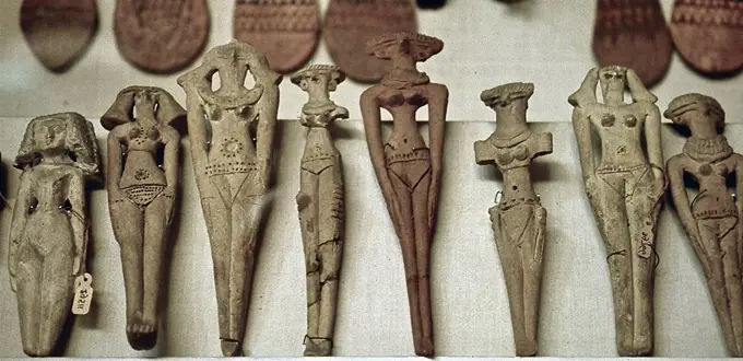 Stylized female figurines, Cairo Museum, Egypt. Late XIII Dynasty-XVII Dynasty (Hyksos Period-Second Intermediate Period) (1630-1539 BC)