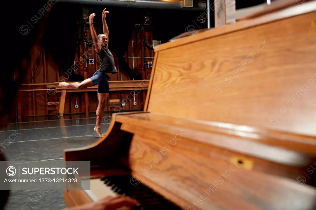 Ballet dancer in position, piano in foreground