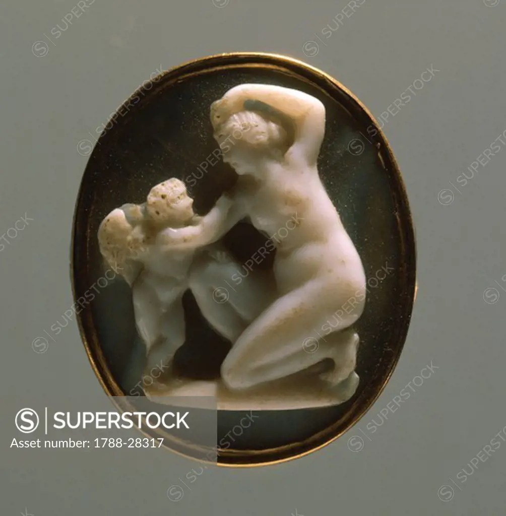 Goldsmith's art, Italy, 19th century. Ring with cameo depicting Venus and Cupid.