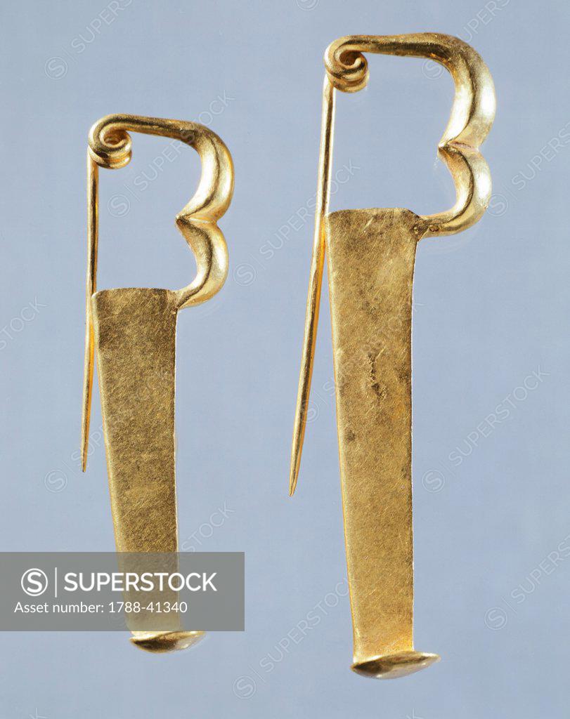 Stock Photo: 1788-41340 Gold fibule, Italy. Goldsmith art. Greek civilization, Magna Graecia.