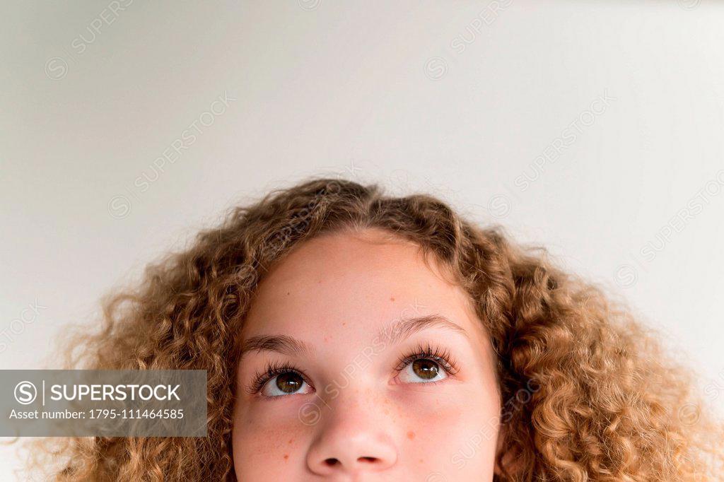 Stock Photo: 1795-111464585 Girl looking up