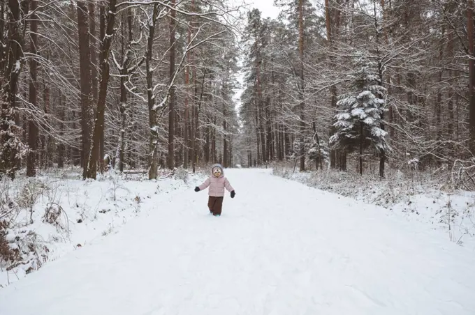 , Poland, Subcarpathia, Girl having fun in winter